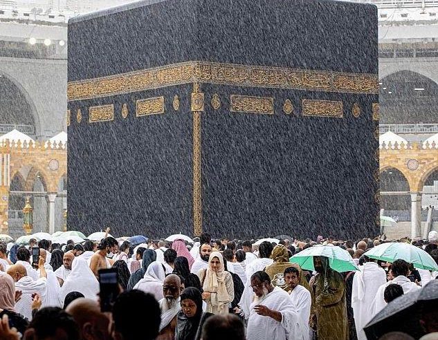 لقطات لهطول أمطار الخير على المسجد الحرام