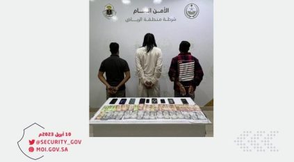 القبض على 3 مخالفين في الرياض انتحلوا صفة وسلبوا محال ذهب
