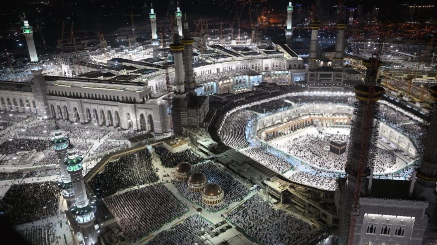 لقطات تخطف القلوب من تراويح ليلة 26 رمضان بالحرم المكي