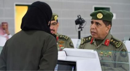 الفريق اليحيى يتفقد جوازات مطار الملك عبدالعزيز