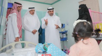 وزير الصحة يعايد المرضى ومنسوبي سعود الطبية