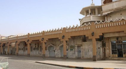 مشروع محمد بن سلمان يعالج مواد الترميم بمسجد الزبير في نجران