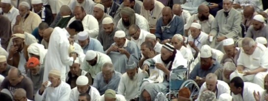 لحظة إفطار الصائمين في المسجد الحرام اليوم 13 من رمضان