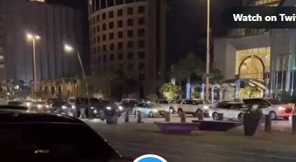 رجل يسأل أهل الخبر: وش سر الالتزام الكبير في القيادة عندكم؟