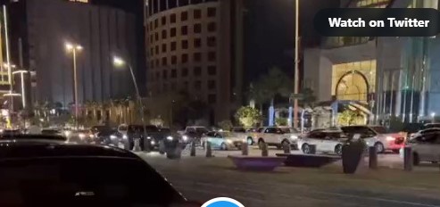 رجل يسأل أهل الخبر: وش سر الالتزام الكبير في القيادة عندكم؟