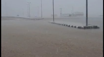 مشاهد لهطول أمطار غزيرة وبرد كثيف في الطائف