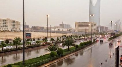 عاروض سحابي وأمطار وسيول خلال الـ 36 ساعة المقبلة