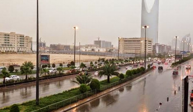 عاروض سحابي وأمطار وسيول خلال الـ 36 ساعة المقبلة