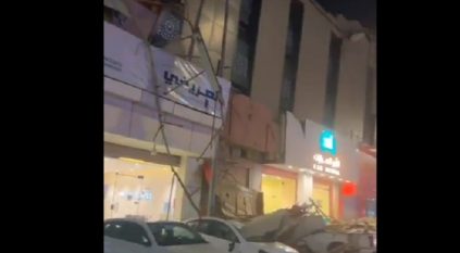 انهيار واجهة مبنى في بريدة بسبب شدة الرياح