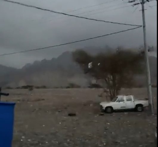 برق ورعد وهطول أمطار شرق ينبع النخل 