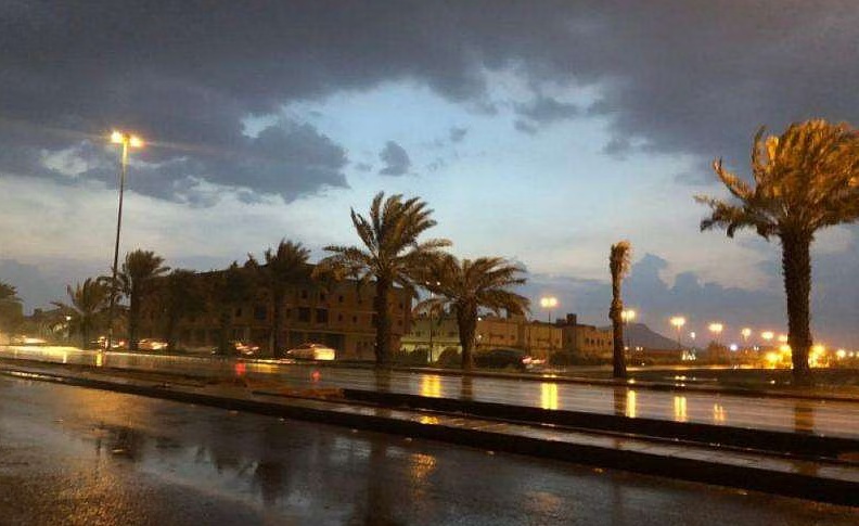 أمطار وسيول على المدينة المنورة حتى مساء السبت