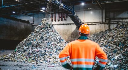 إعادة تدوير النفايات سيوفر 77 ألف وظيفة بحلول 2035