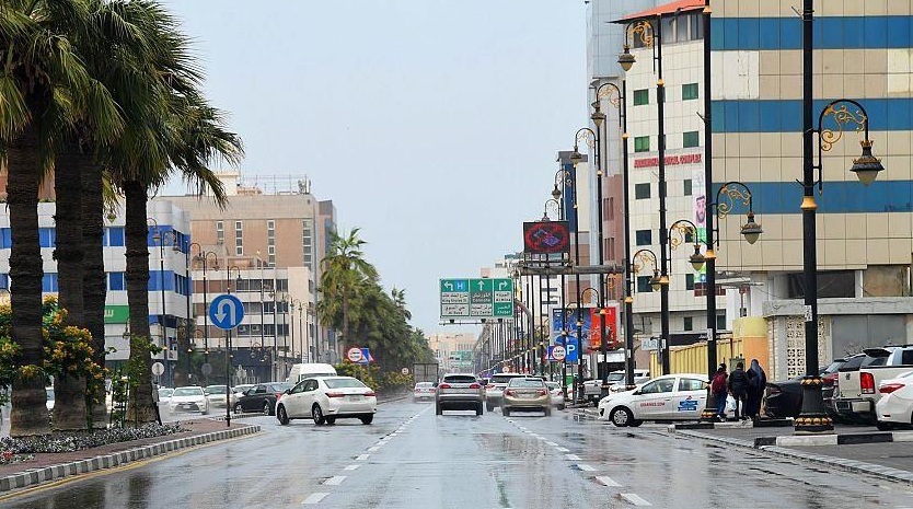 عواصف رعدية وأمطار غزيرة على الرياض والأرصاد تُحذر