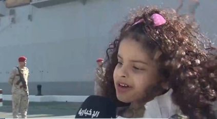 طفلة سعودية عائدة من السودان: الرحلة بالسفينة حلوة