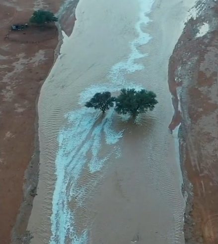 لقطات من الأجواء لجريان وادي النخيل شمال المجمعة