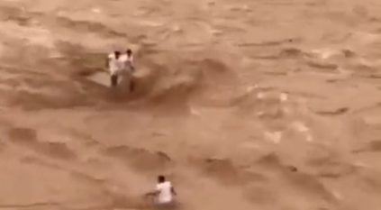 مشاهد لغرق شاص في سيول نساح