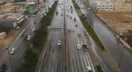 لقطات جوية لهطول الأمطار الغزيرة على الرياض