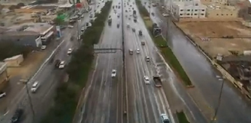 لقطات جوية لهطول الأمطار الغزيرة على الرياض