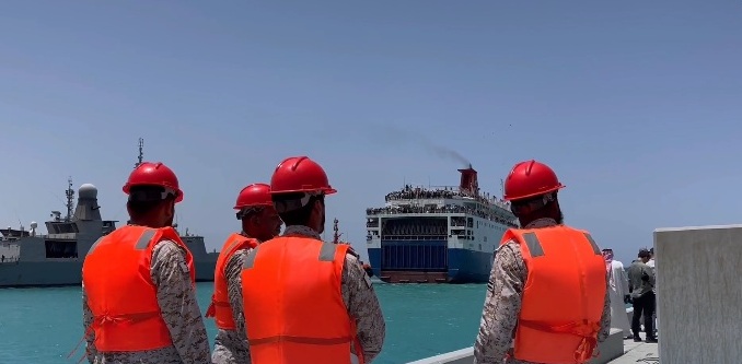 إجلاء 65 شخصاً من رعايا إيران عبر سفينة “أمانة” السعودية إلى جدة