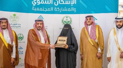 أمير القصيم يسلم 200 وحدة سكنية للأسر الأشد احتياجًا بالمنطقة