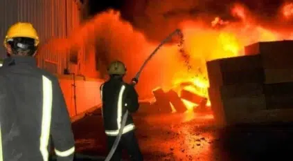 النار تحاصر مبنى وتصيب 23 موظفًا بمصر