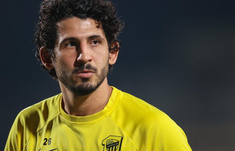 جماهير الاتحاد تفاجئ أحمد حجازي في مباراة الشباب
