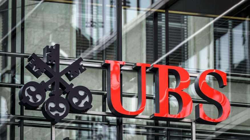 أرباح بنك UBS تهوي 52% بعد الاستحواذ على كريدي سويس