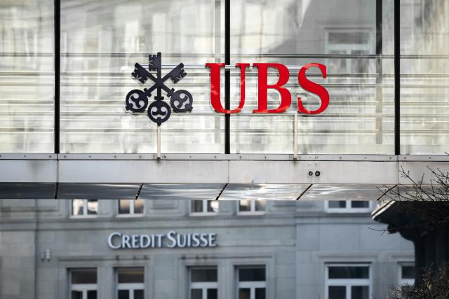 أرباح بنك UBS تهوي 52% بعد الاستحواذ على كريدي سويس