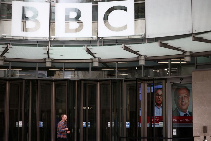 استقالة رئيس BBC بسبب قرض لبوريس جونسون