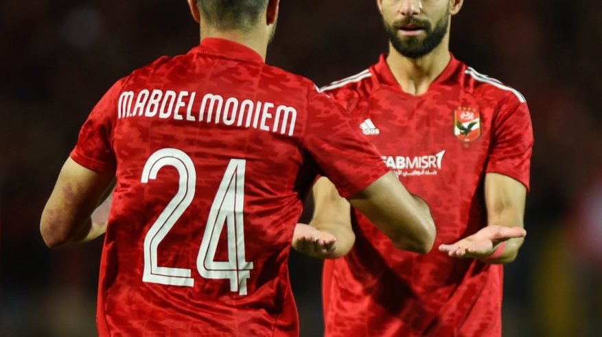 الأهلي المصري يعبر الرجاء بهدفين
