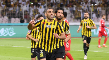 الاتحاد يبتعد بصدارة دوري روشن بثنائية في الوحدة