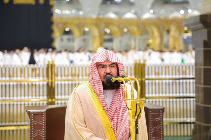 حذر من الانشغال بالتصوير.. السديس: صلاة التهجد بالحرمين الساعة 12:30 صباحًا