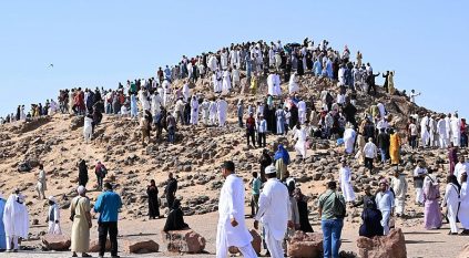 حشود الزائرين تتدفق إلى معالم المدينة المنورة ومساجدها التاريخية