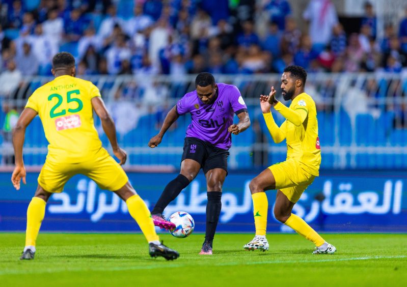 الهلال ضد الخليج