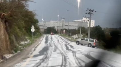 الثلوج تغطي طرق النماص بعد الأمطار الغزيرة
