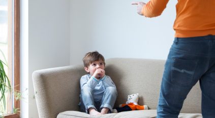 دراسة توضح خطورة التأديب القاسي على صحة الطفل النفسية