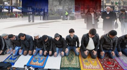 تزايد أعداد المسلمين في فرنسا لـ 10% 