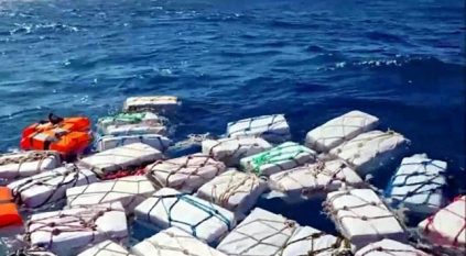 خفر السواحل الإيطالي يعثر على 2 طن كوكايين طافية في البحر المتوسط