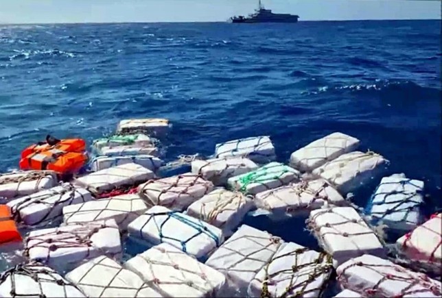 خفر السواحل الإيطالي يعثر على 2 طن كوكايين طافية في البحر المتوسط