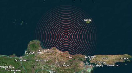 زلزال قوي قبالة سواحل إندونيسيا يثير مخاوف من تسونامي
