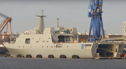 بكين تسلم تايلاند سفينة إنزال عسكري متطورة