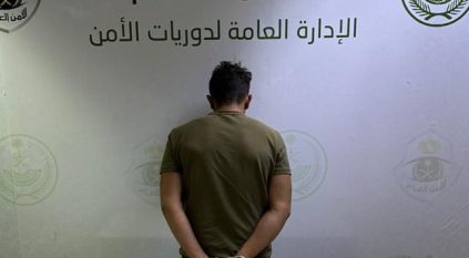 القبض على مخالف سرق إطارات مركبة أجرة متوقفة بالرياض
