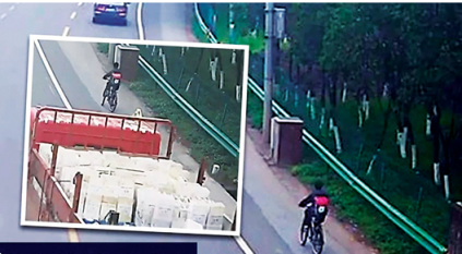 طفل صيني قطع 130 كيلومترًا ليشكو والدته لجدته