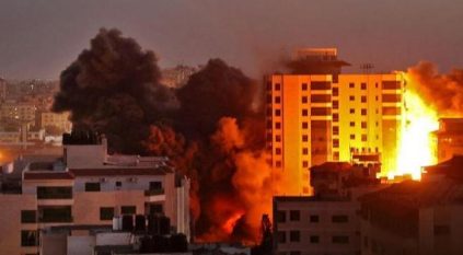 قصف إسرائيلي لقطاع غزة وتوترات في المسجد الأقصى
