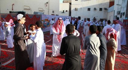 المعايدة تعزّز التآلف والتواصل بين الجيران في أحياء المدينة المنورة