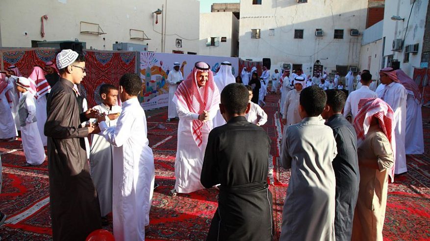 المعايدة تعزّز التآلف والتواصل بين الجيران في أحياء المدينة المنورة