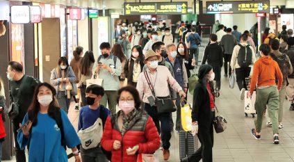 مترو أنفاق الصين يلغي إلزامية وضع الكمامات