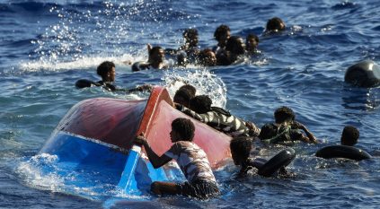 ليبيا تنقذ 272 مهاجرًا