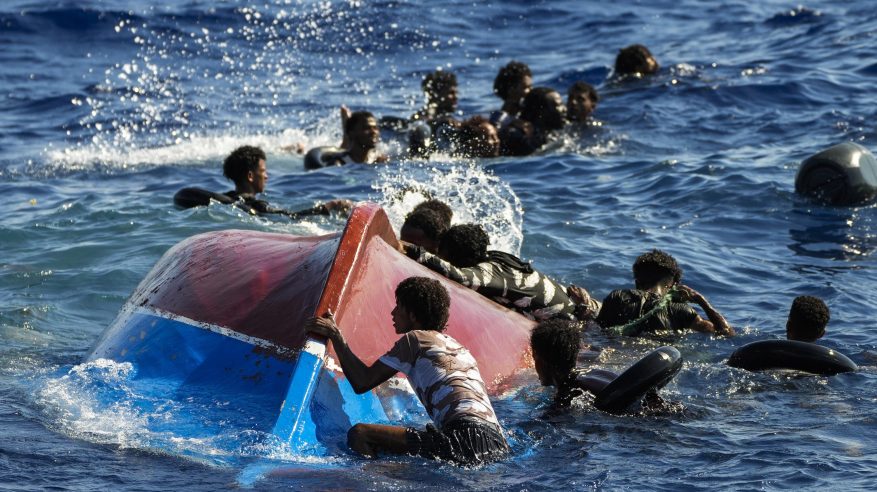 سفينة تنقذ 500 مهاجر في البحر المتوسط