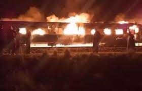 وفاة 7 في حريق قطار ركاب جنوب باكستان